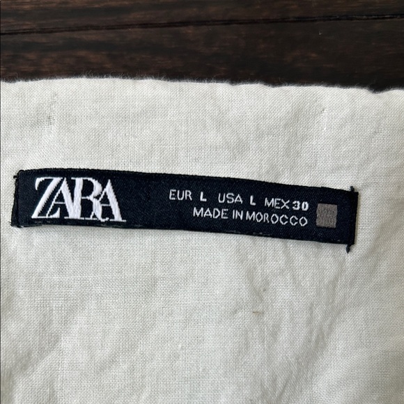 Zara White and Green Tweed Vest with Gold Accents - Picture 4 of 7